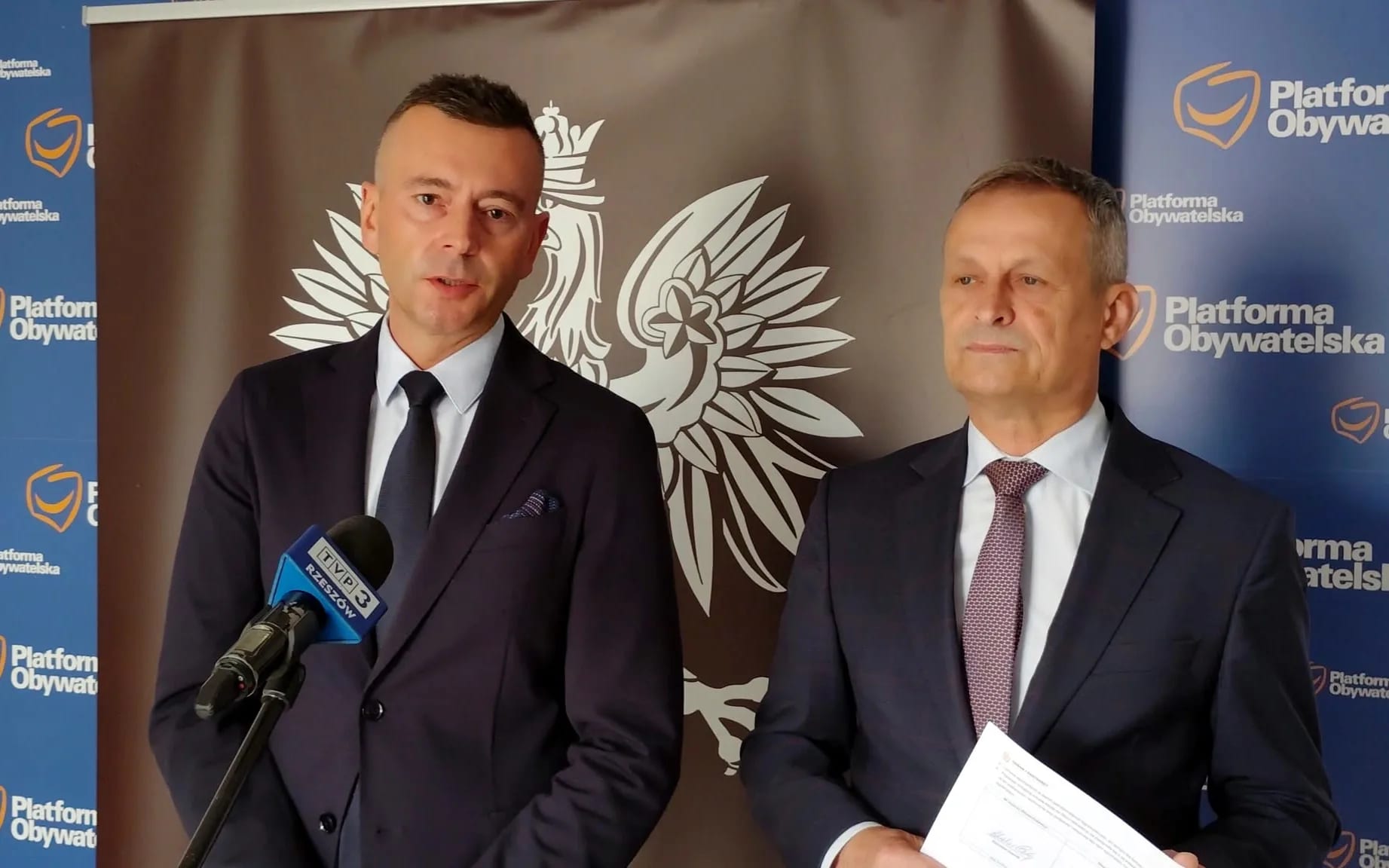mecenas Urba i poseł Gawlik na konferencji prasowej