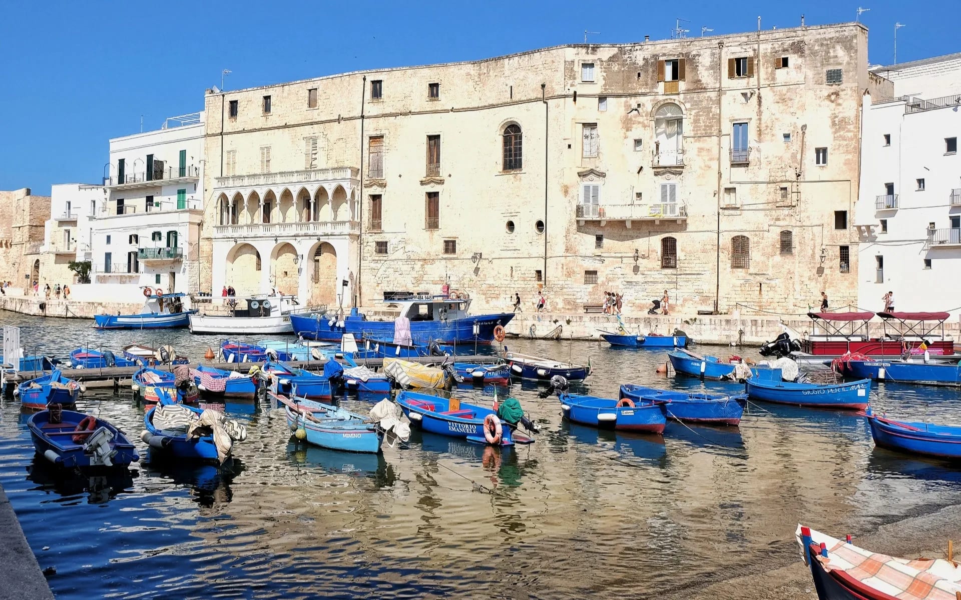 Malowniczy Porto Vecchio we włoskim Monopoli
